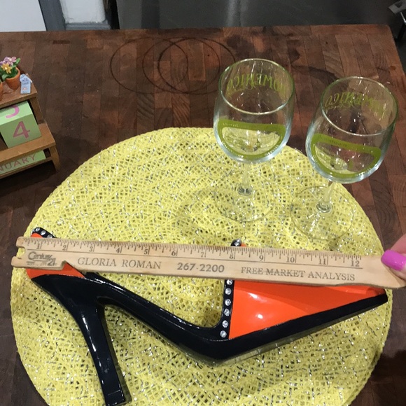 Bronco Logo, Orange w/Black & Rhinestone Trim High Heel 👠 Wine Bottle Holder - Picture 9 of 10